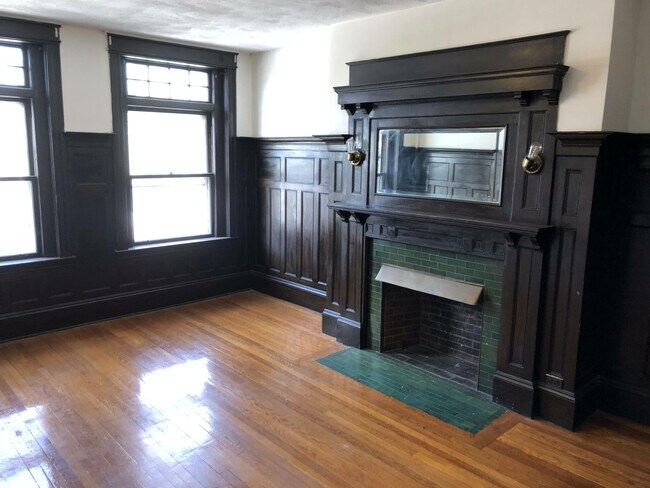 Building Photo - 1911 Beacon St