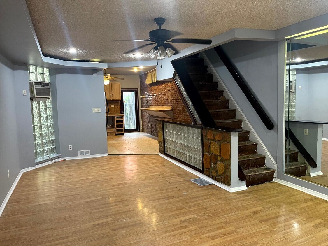 Primary Photo - Welcome to 1430 N Hirst St!