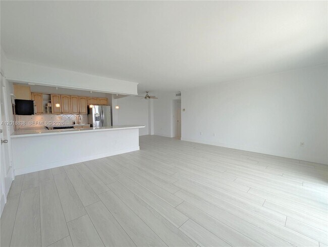 Building Photo - 7133 Bay Dr