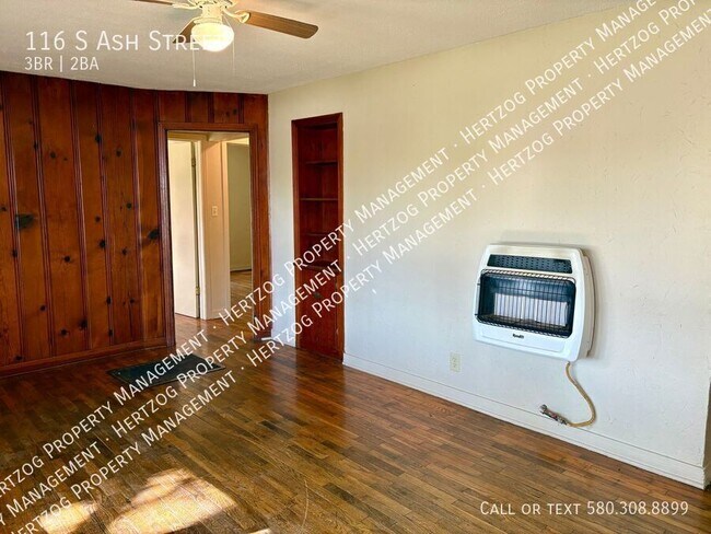 Foto del edificio - 116 S Ash St