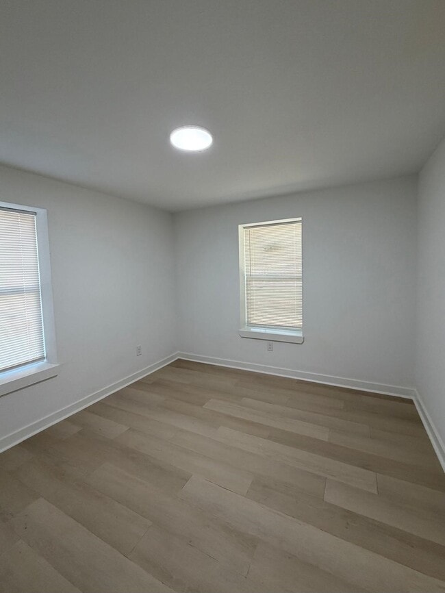 Building Photo - 201 Lowery Dr