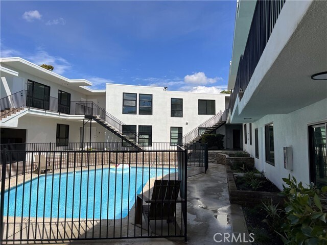 Foto del edificio - 6675 Linda Vista Rd