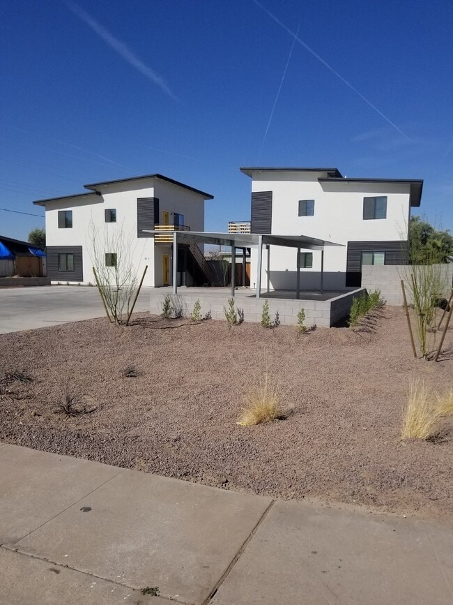 Building Photo - 813 E Siesta Dr