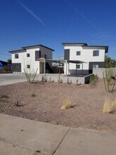 Building Photo - 813 E Siesta Dr