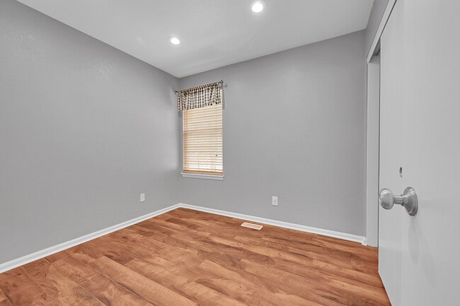 Building Photo - 363 Tynan Dr