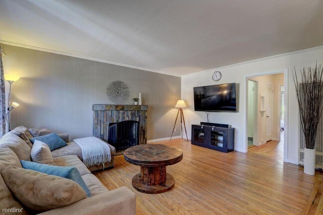 Foto del edificio - 2 br, 1 bath House - 119 Redwood Ave