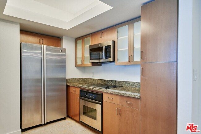 Building Photo - 13700 Marina Pointe Dr