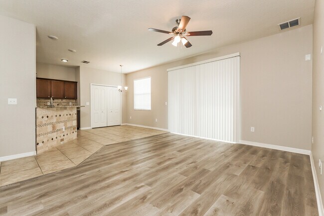 Foto del edificio - Spacious 6-Bedroom Florida Home