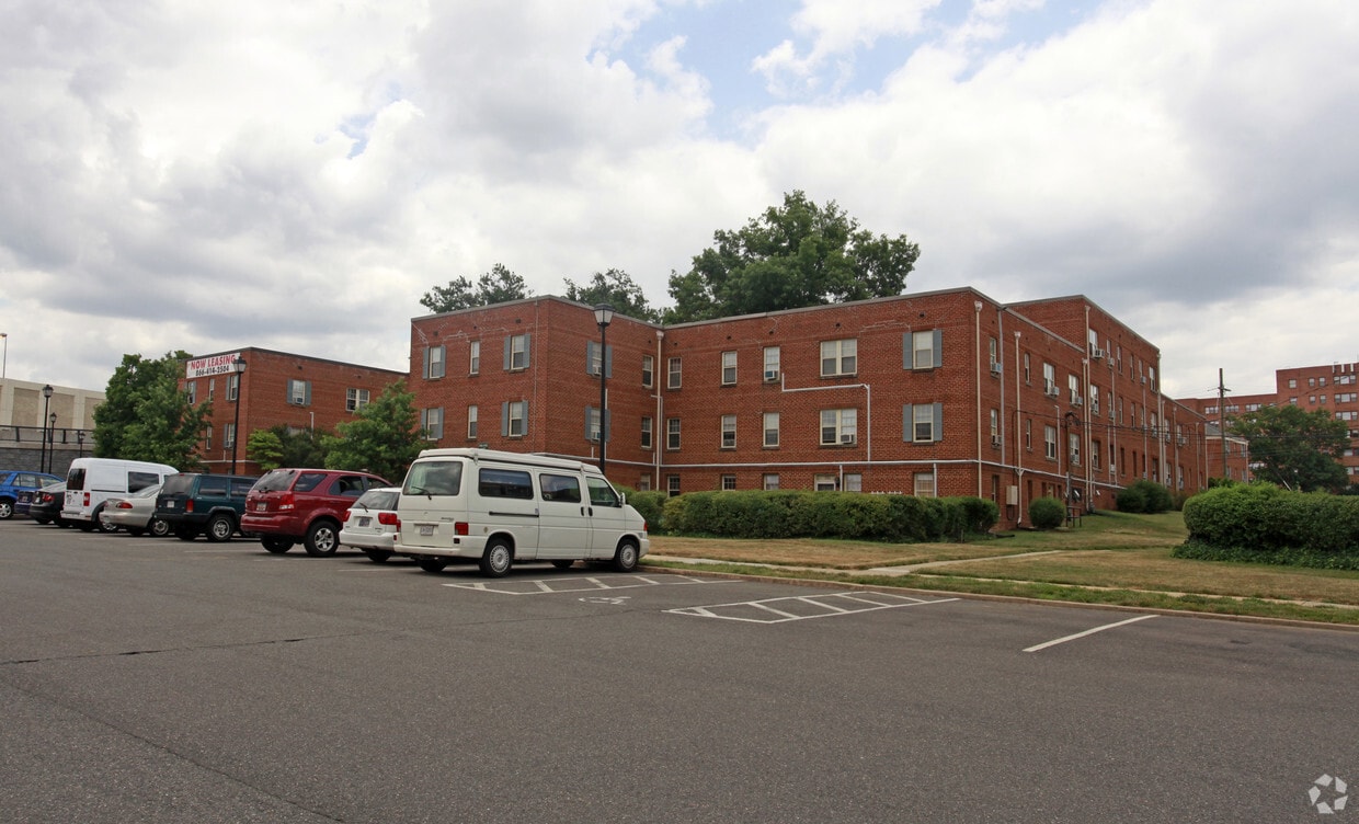 West River Station Apartments in Alexandria, VA