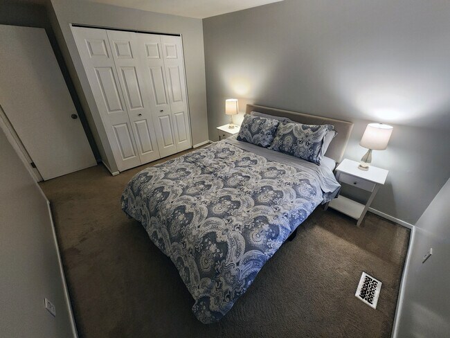 Foto del edificio - 5740 Yellowrose Ct