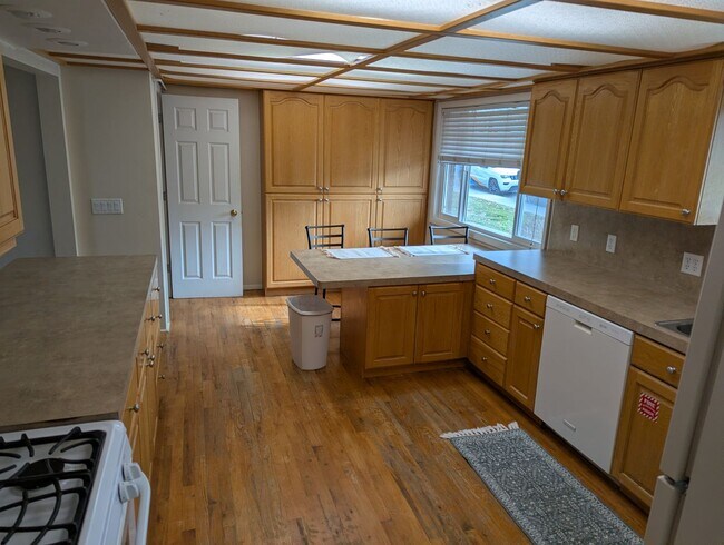 Foto del edificio - 441 Maple Dr