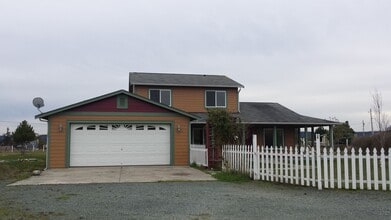 Building Photo - 794 N Holbrook Rd