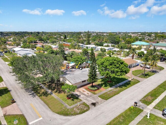 Building Photo - Spacious and beautiful home with a fenced backyard!