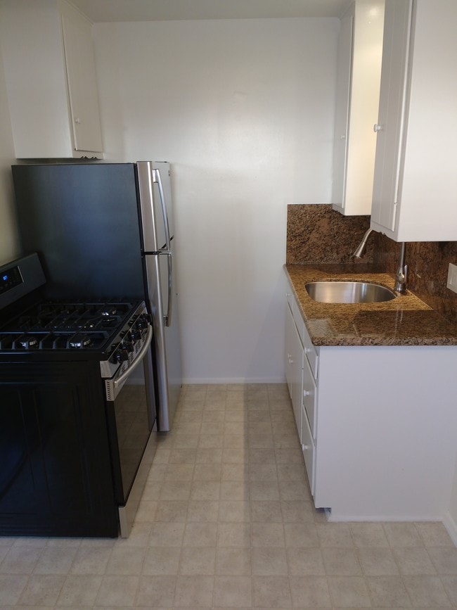 Kitchen/Appliances - 1315 IDAHO AVE