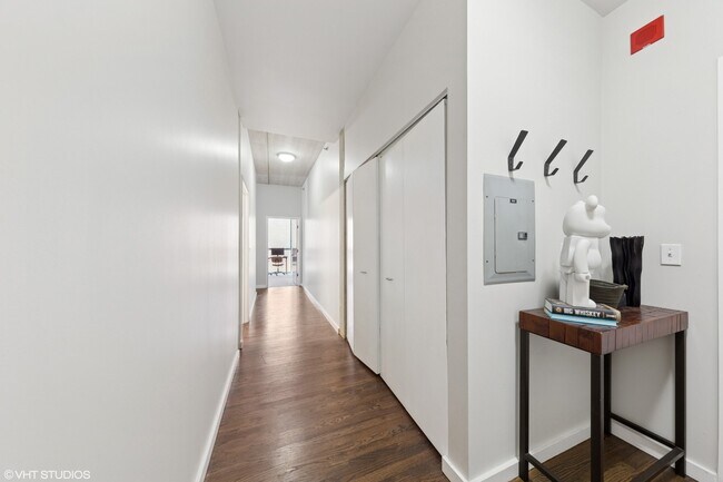 Foto del edificio - 630 N Franklin St