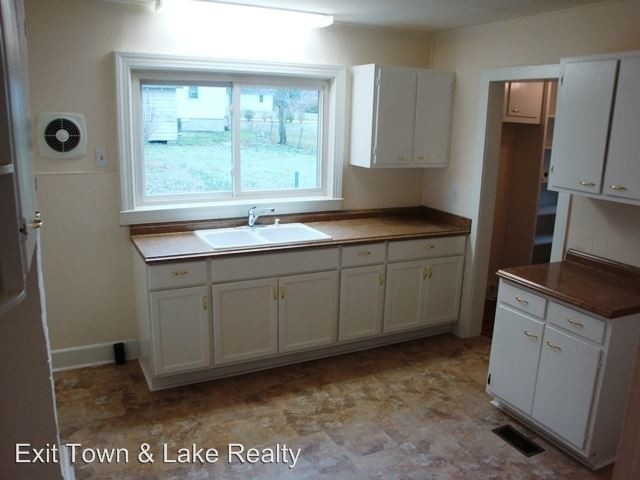 Building Photo - 212 Maynard Ln