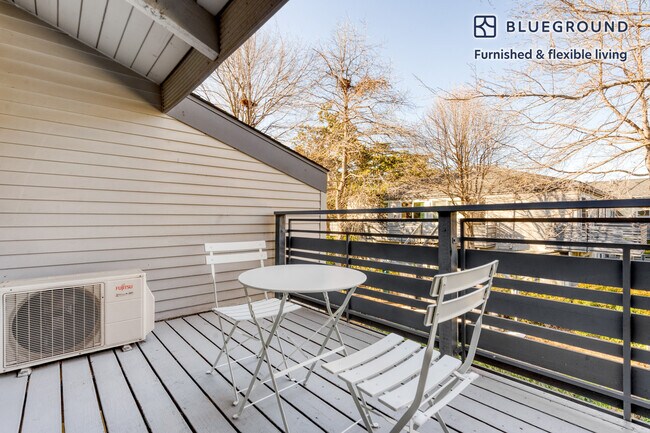 Building Photo - 250 Acalanes Dr