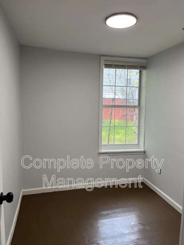 Building Photo - 4418 43rd Pl N