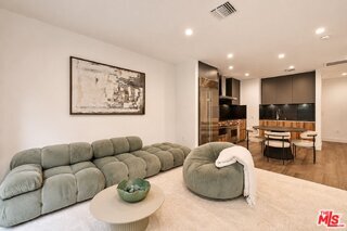 Foto del edificio - 728 N Sweetzer Ave