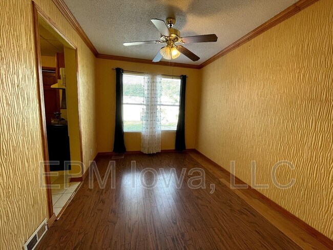 Building Photo - 420 Oaklawn Ave
