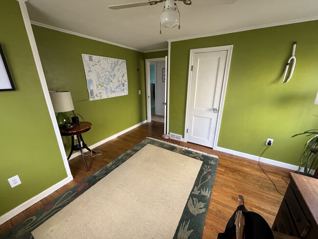 Building Photo - Clover Ridge Drive 308