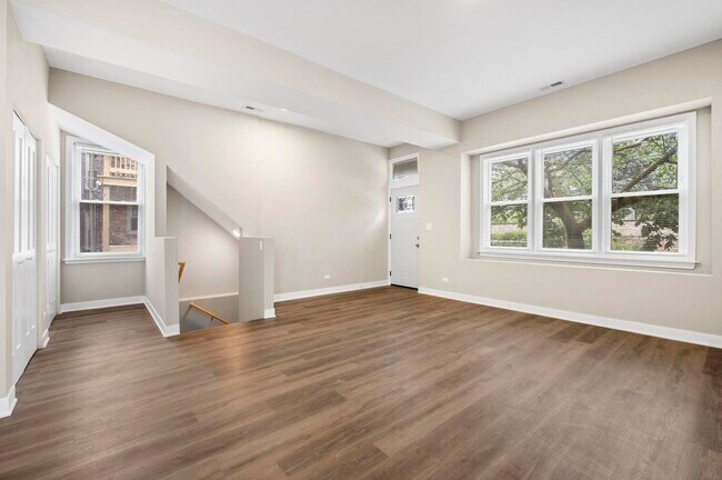 Foto del edificio - 3311 N Ravenswood Ave
