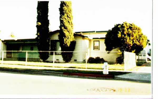 Building Photo - 1852 Robin Ln