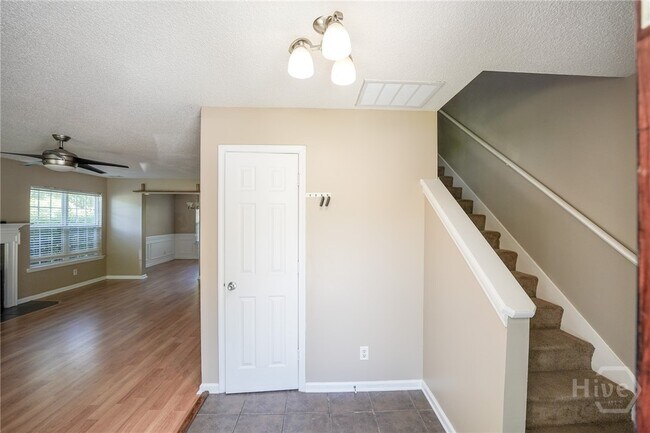 Foto del edificio - 248 Silver Brook Cir