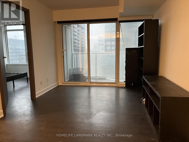 Photo du bâtiment - 17 Bathurst St