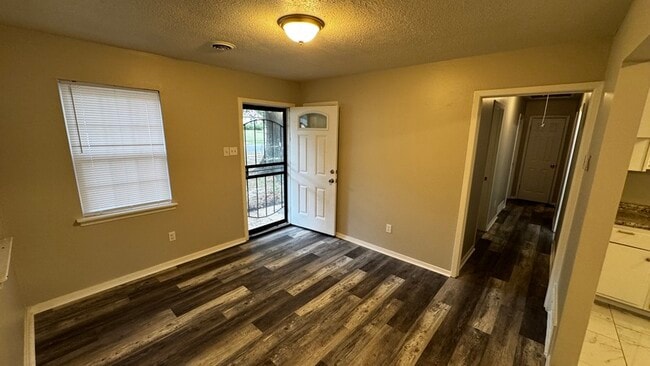 Building Photo - 4264 Double Tree St