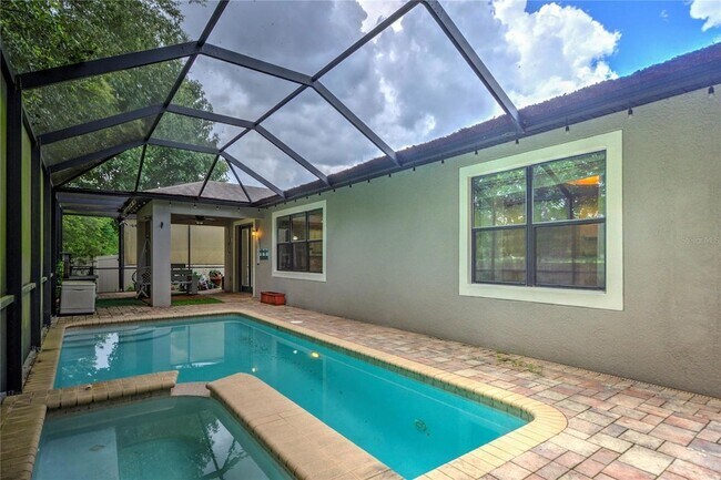 Foto del edificio - 1122 Oakcrest Dr