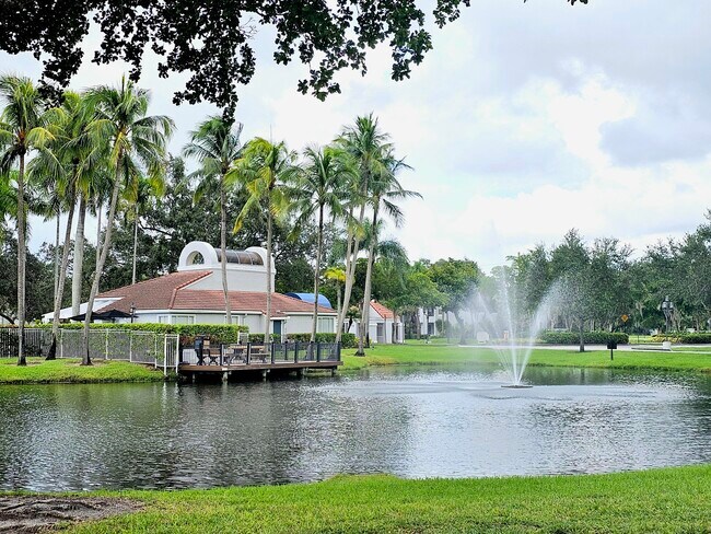 Foto del edificio - 621 Lyons Rd