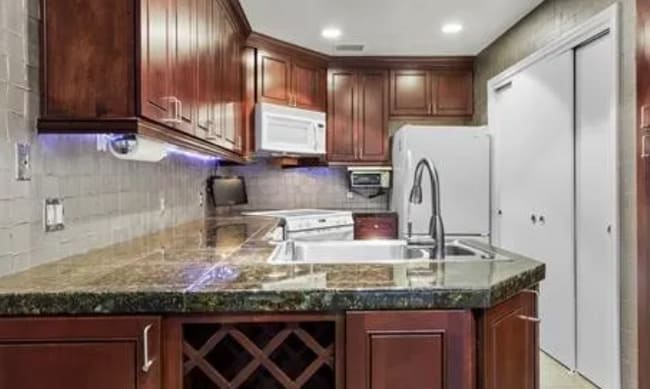 Building Photo - 4067 Beltway-22501