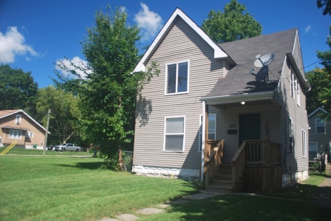 Building Photo - 123 E Howard St