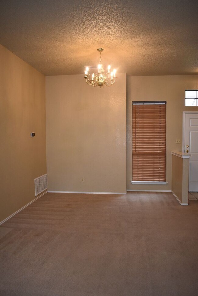 Foto del edificio - 2521 Creek Dr