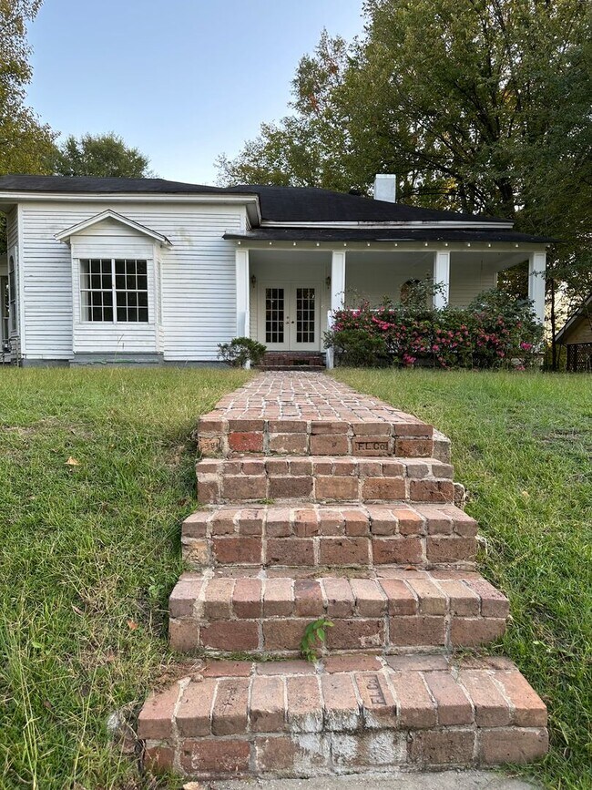 Building Photo - 308 Wood St