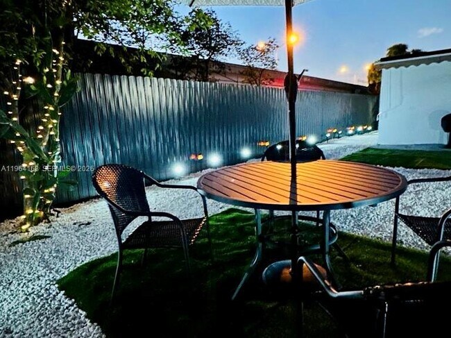 Foto del edificio - 610 NW 111th St