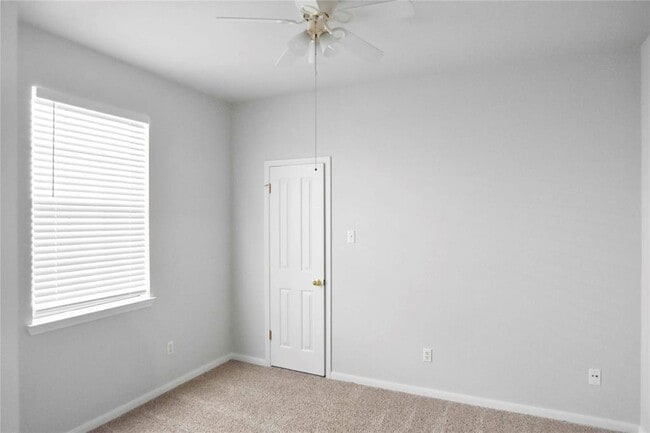 Foto del edificio - 17504 Lake Pines Dr