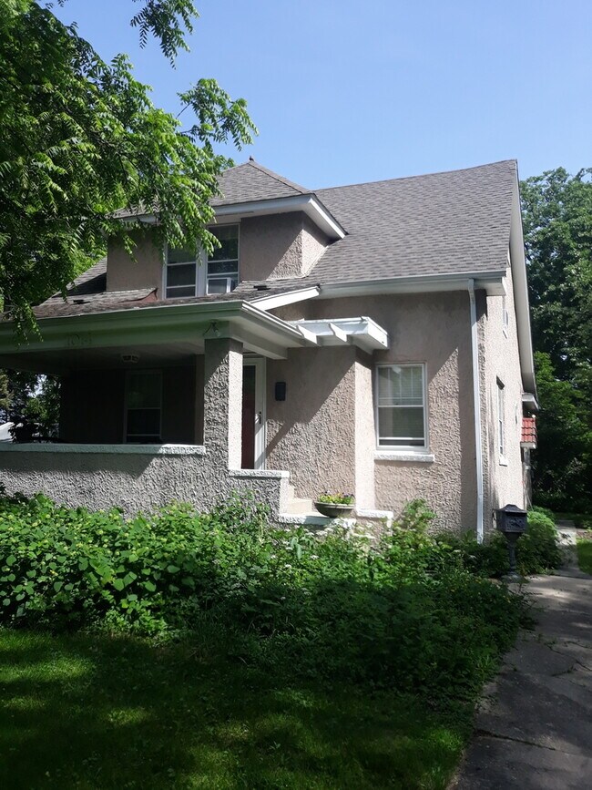 Foto del edificio - 1014 Deerfield Rd