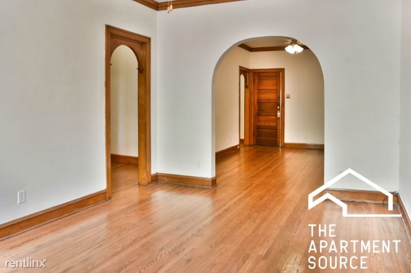 Primary Photo - 2217 N Hoyne Ave