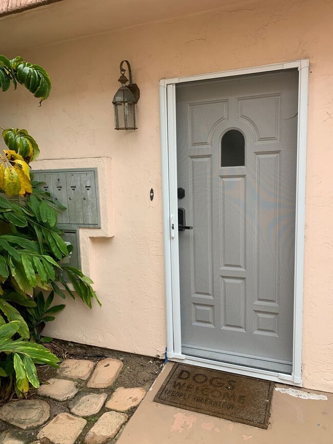 Building Photo - Your Perfect Pacific Beach Home Awaits!