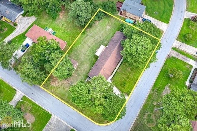 Building Photo - 4 br, 2 bath House - 1023 Strawberry Lane