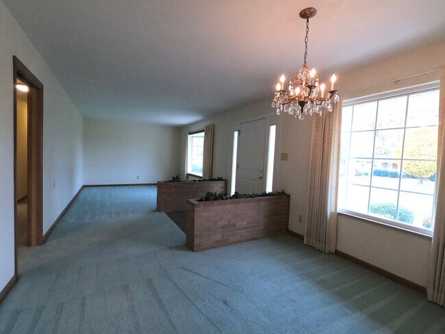 Foto del edificio - ALL ONE LEVEL IN THE HALLS COMMUNITY! 2 BD...