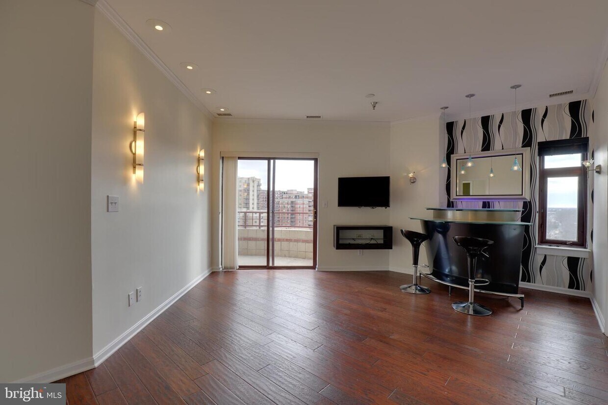 2400 Clarendon Blvd Unit PH09, Arlington, VA 22201 Room for Rent in