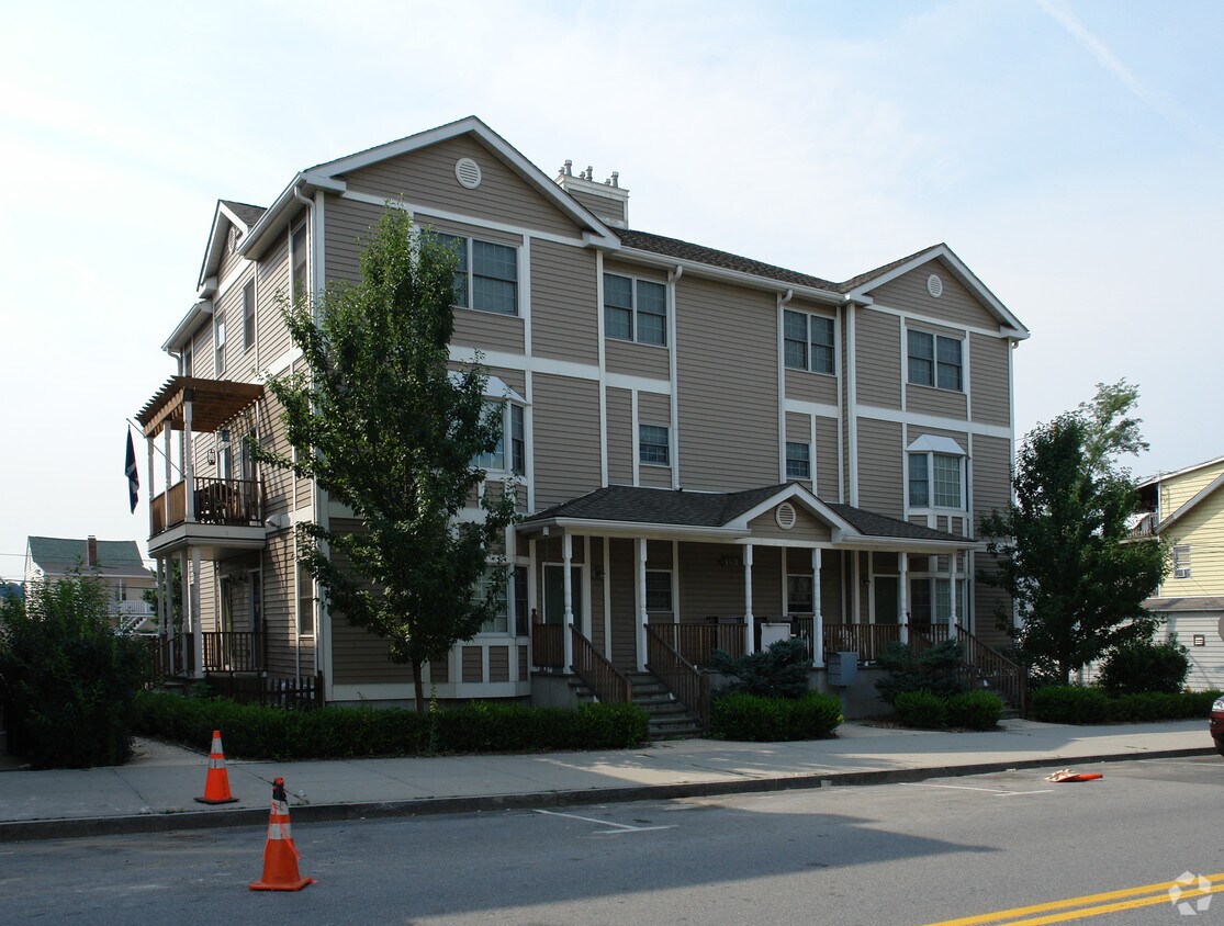 Primary Photo - 180 Beekman Ave