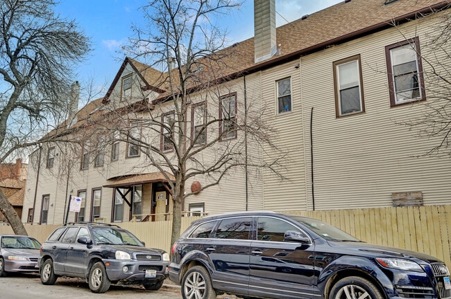 Building Photo - 2524 W Fullerton Ave