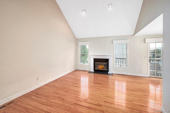 Building Photo - 1103 Regent Dr