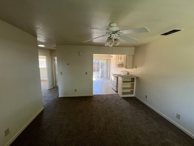 Building Photo - 1003