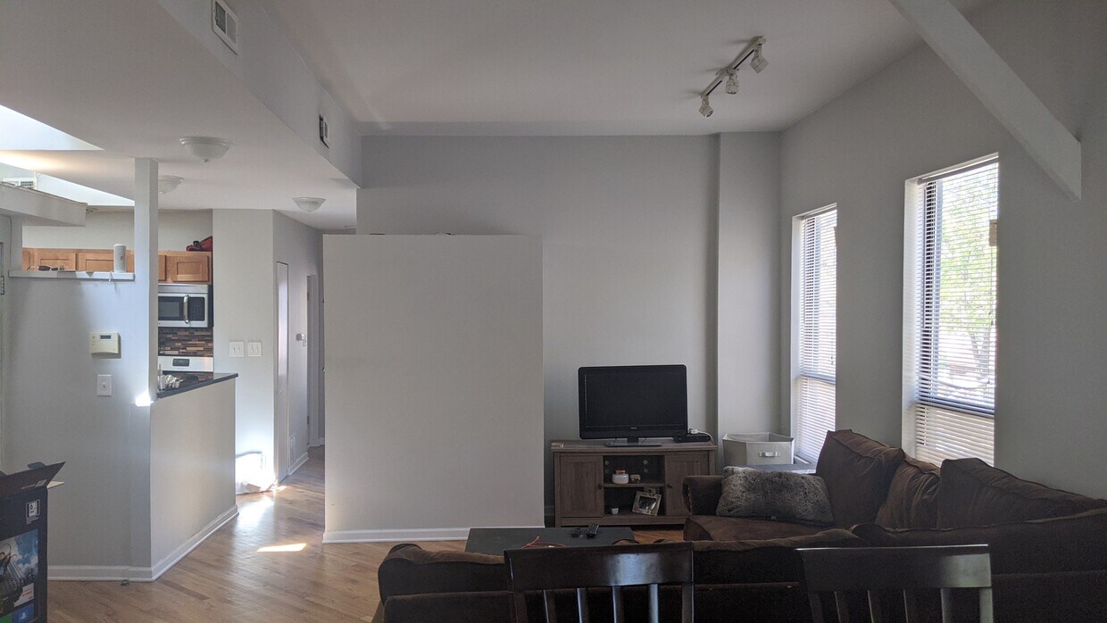 Foto principal - 2825 N Sheffield Ave