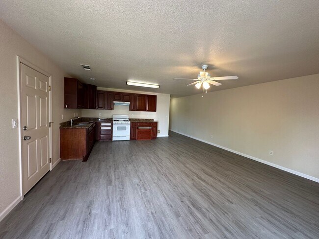 Foto del edificio - Updated Duplex Unit Move-In Ready